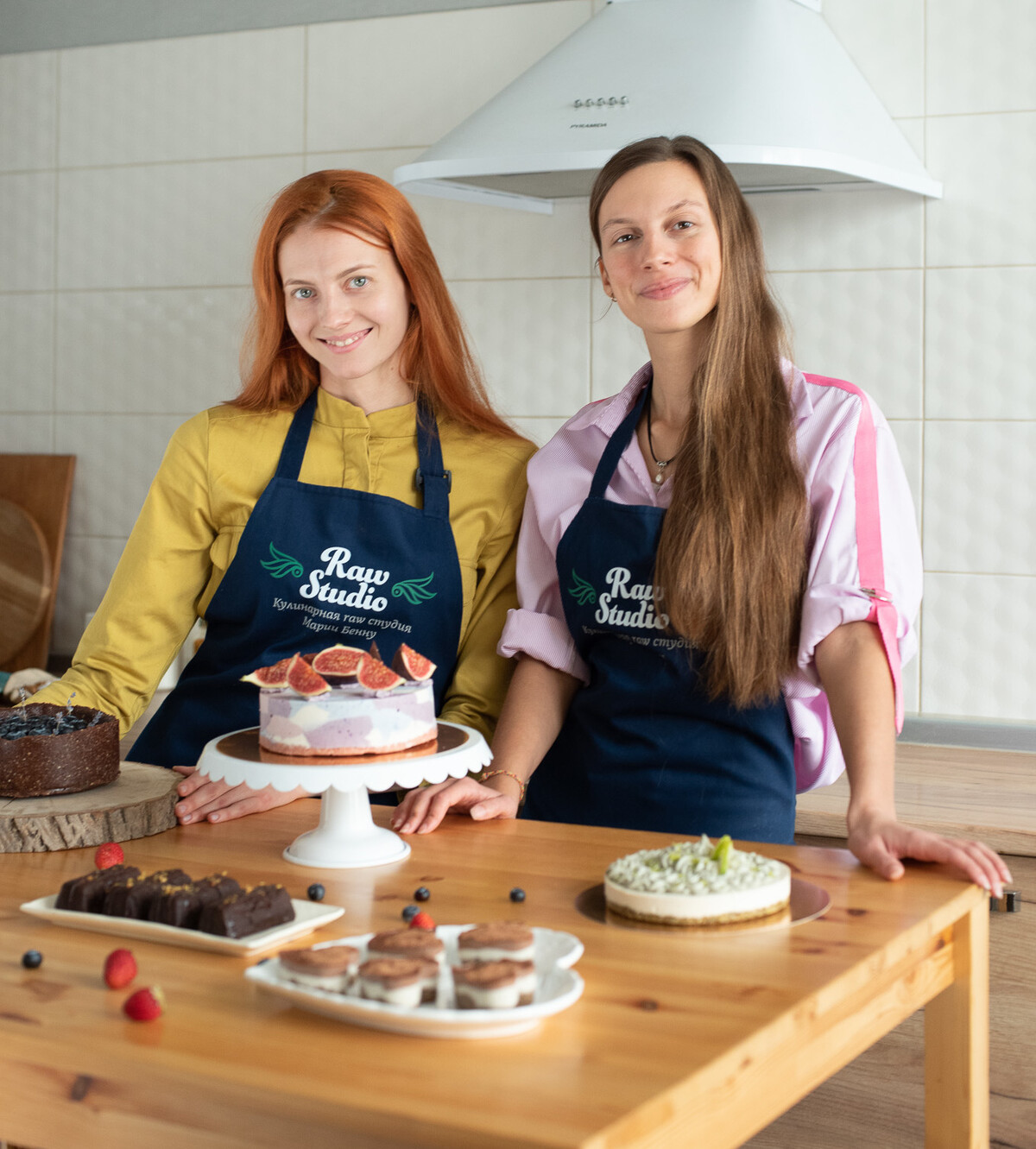 <p>Автор курса Мари Кабанова и основатель RawStudio Мария Бенну</p> <p>Автор курса Мари Кабанова и основатель RawStudio Мария Бенну</p>