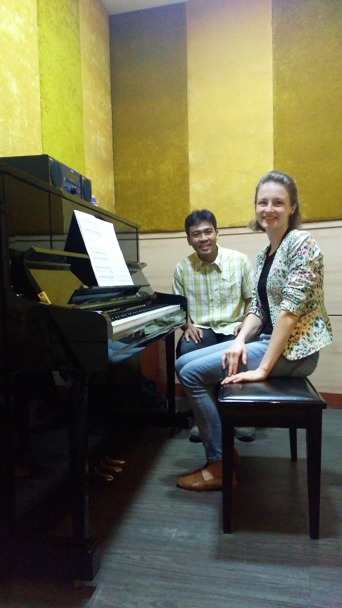 На уроке с Ауди Татойа. Yamaha Music School, Джакарта, 2018 На уроке с Ауди Татойа. Yamaha Music School, Джакарта, 2018